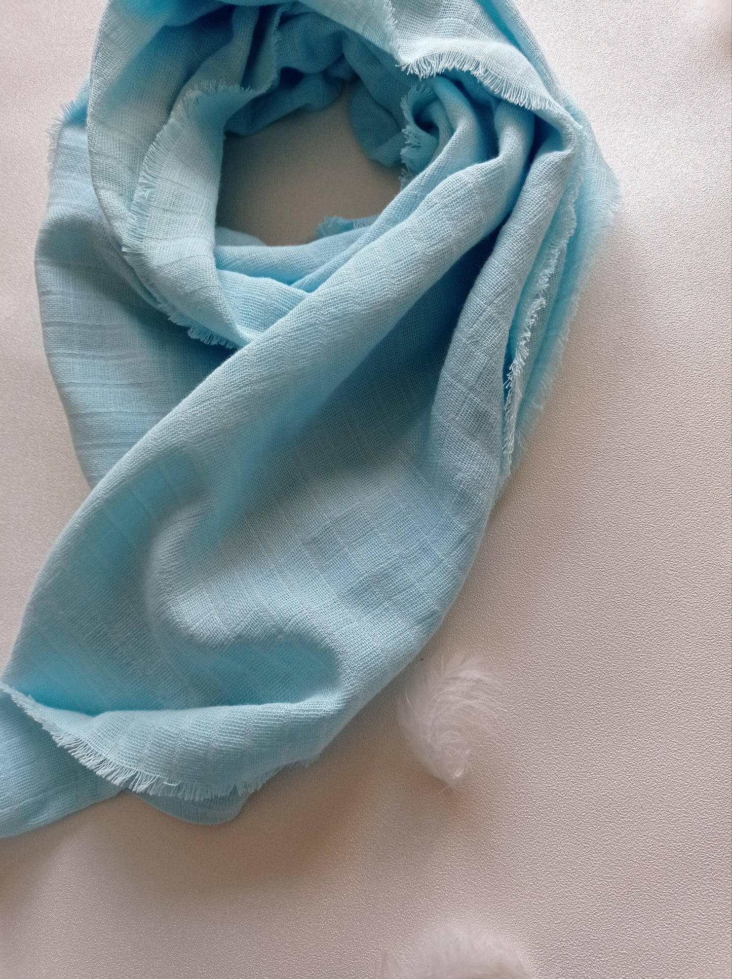 foulard léger bleu pastel