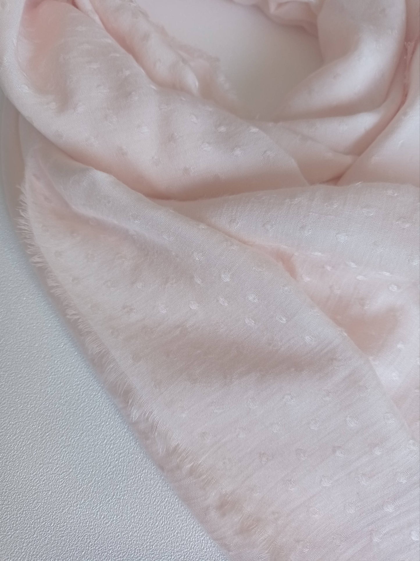 zoom foulard blanc pêche bords à franges