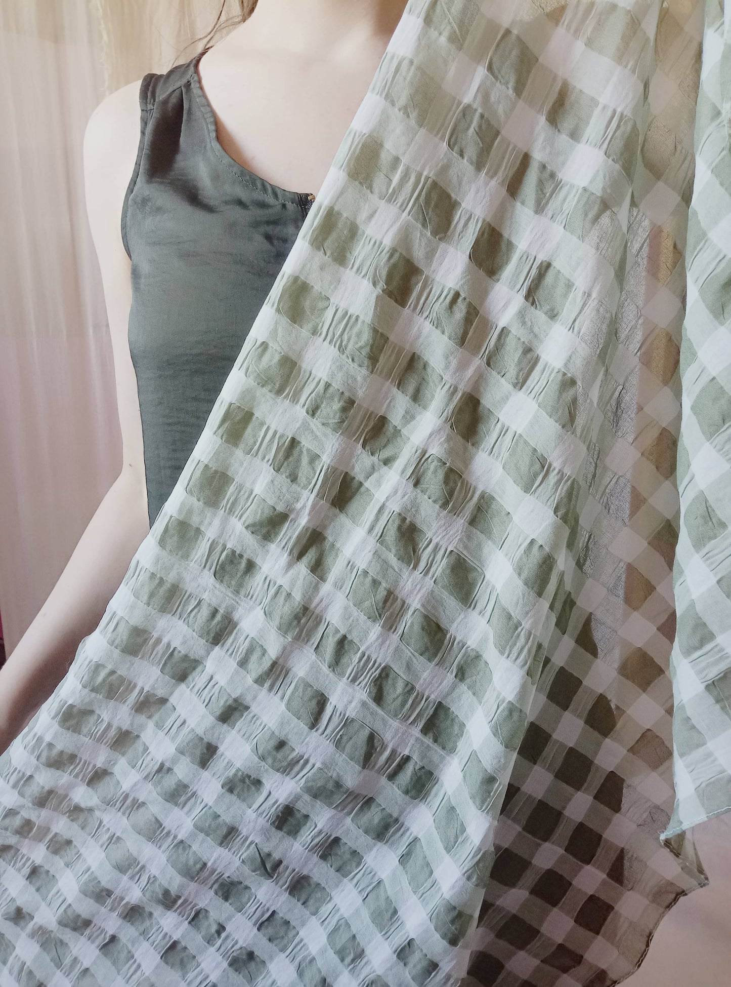 Foulard "La petite Tropézienne" en Coton Oeko-Tex®, imprimé vichy carreaux vert blanc, Existe en Bandana | 100% Made in France