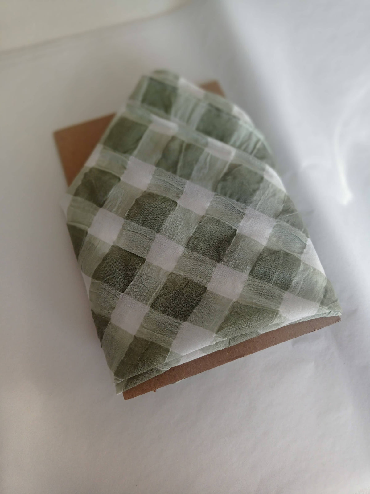 Foulard "La petite Tropézienne" en coton Oeko-Tex®, imprimé vichy carreaux vert blanc, existe en Bandana | 100% Made in France