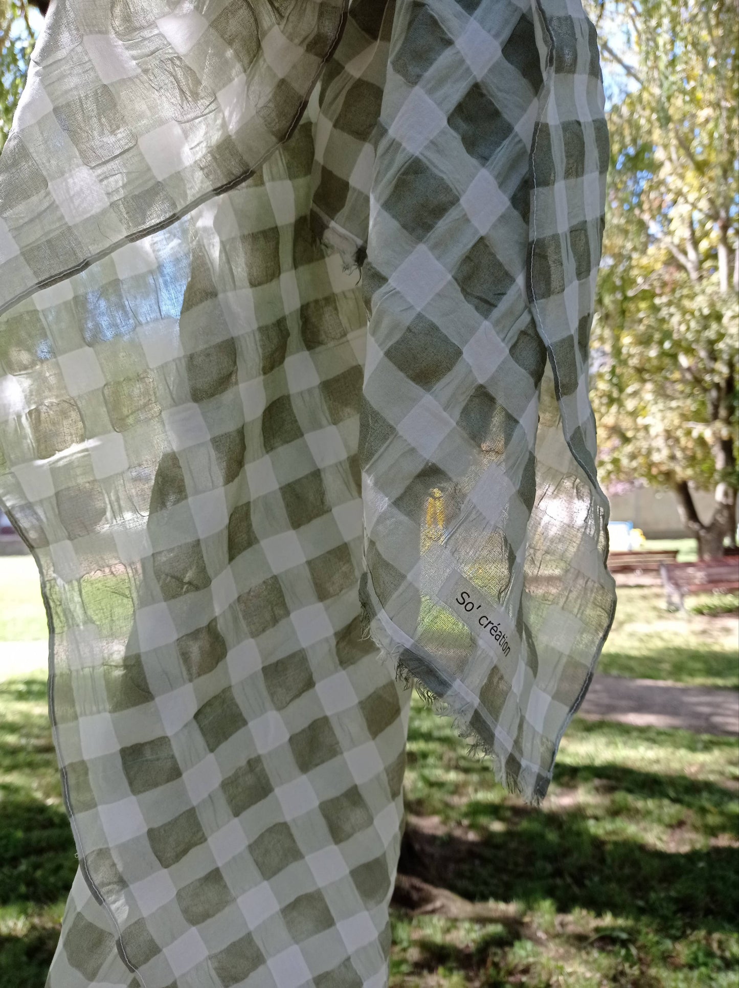 Foulard "La petite Tropézienne" en Coton Oeko-Tex®, imprimé vichy carreaux vert blanc, Existe en Bandana | 100% Made in France