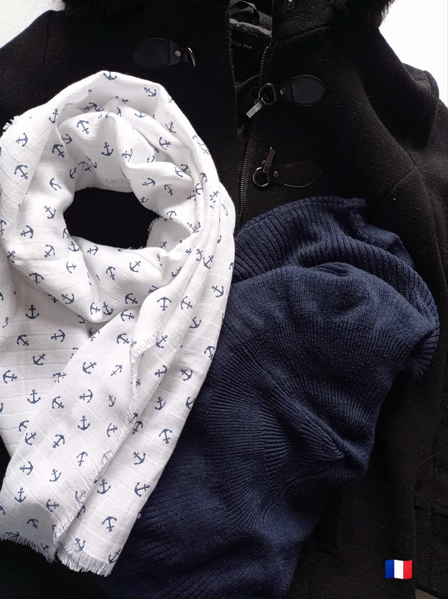 écharpe blanche ancres marines assorti pull manteau
