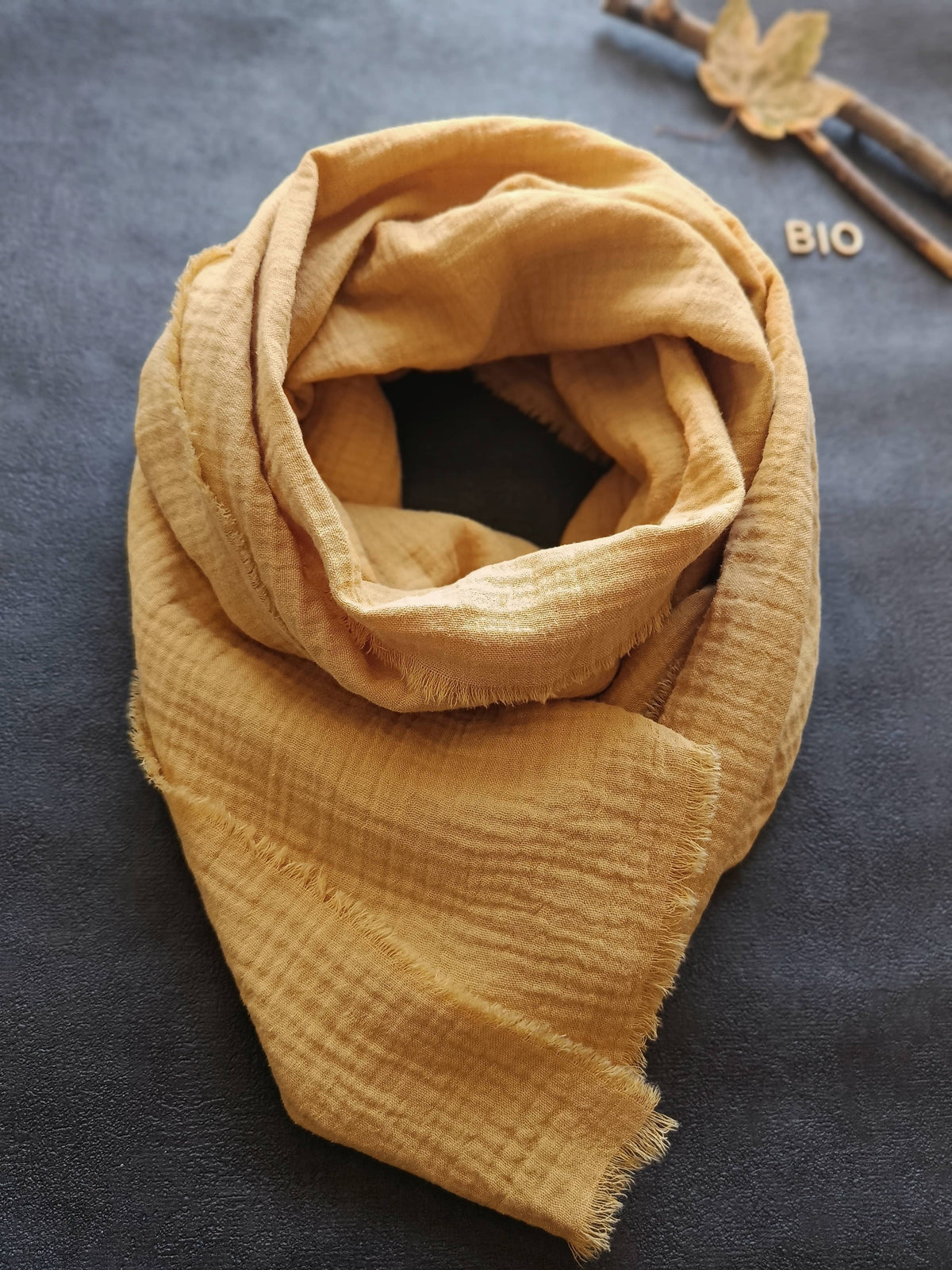Foulard en coton biologique jaune moutarde Made in France