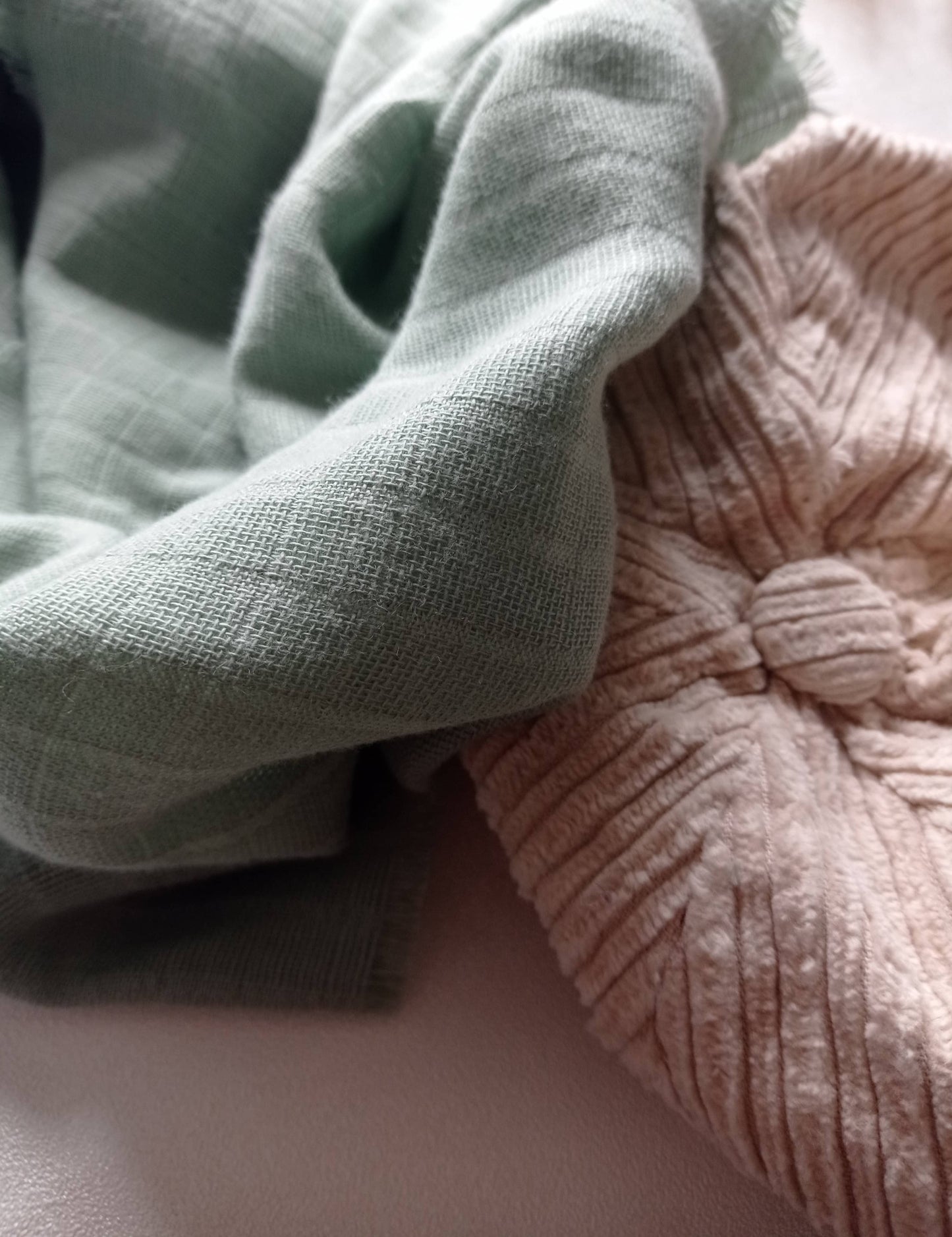 tissu vert d'eau assorti bonnet