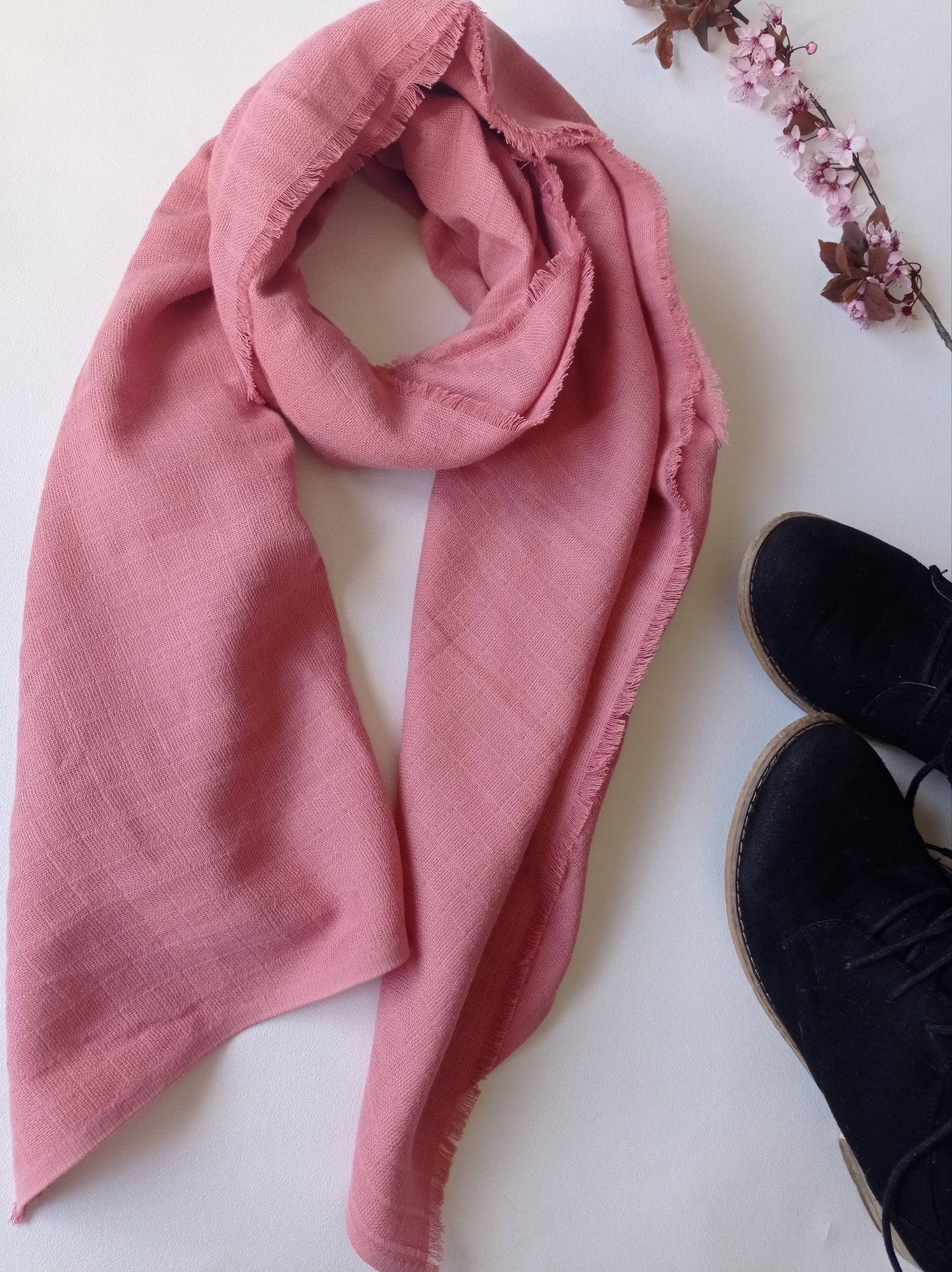 Chèche rose assorti chaussure noir