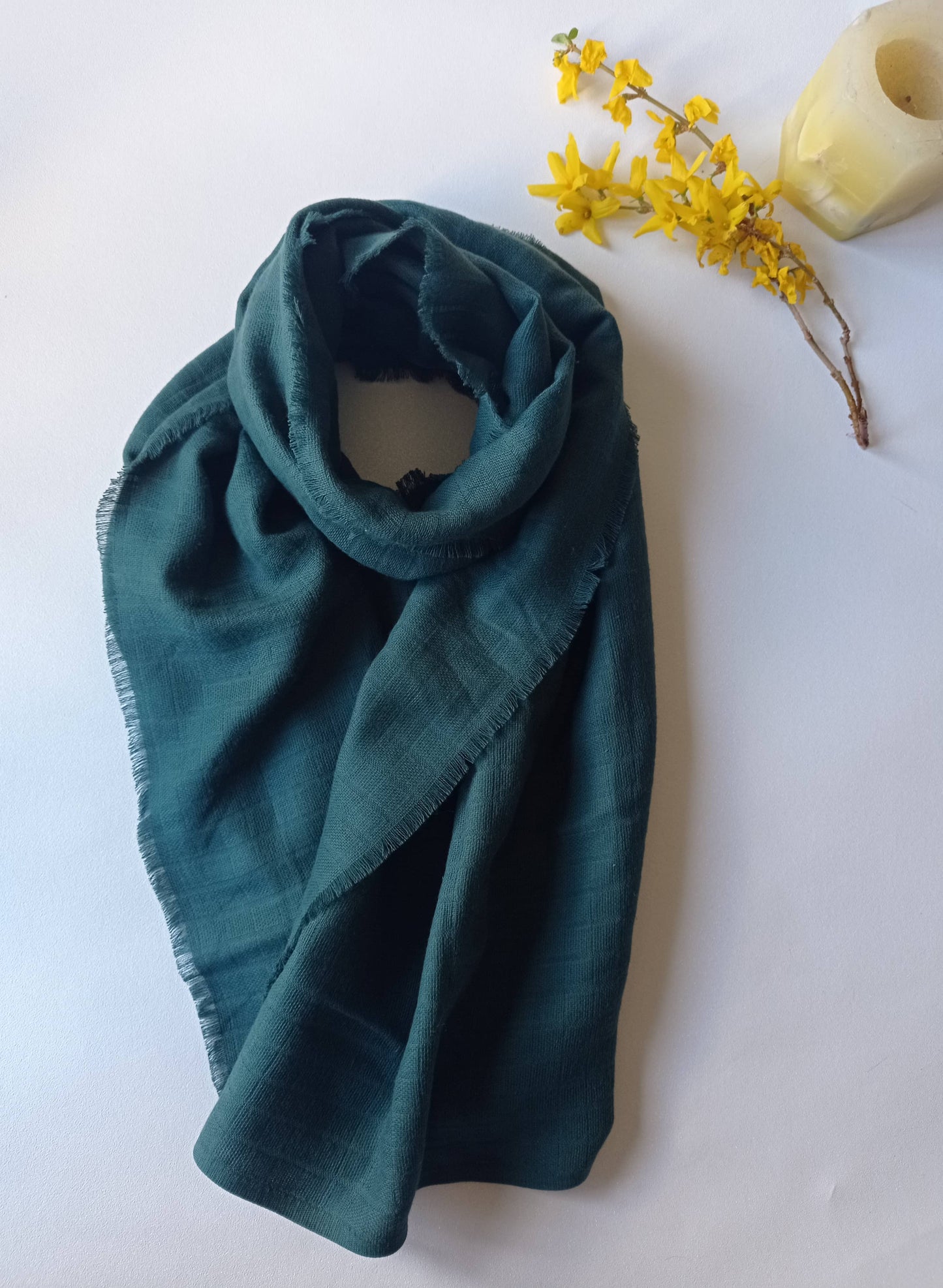 Écharpe uni vert foncé à franges