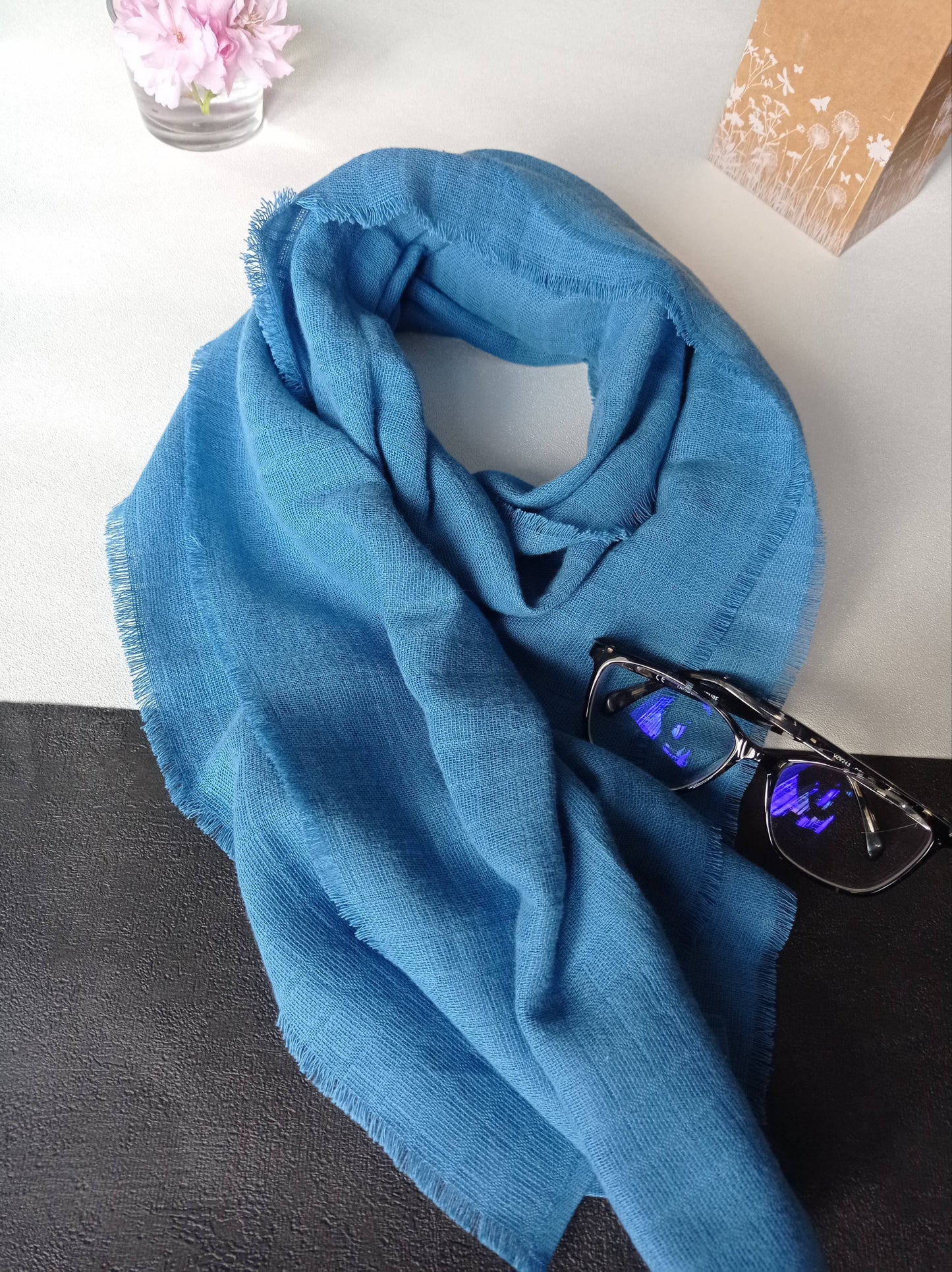 Foulard bleu jean assorti lunette