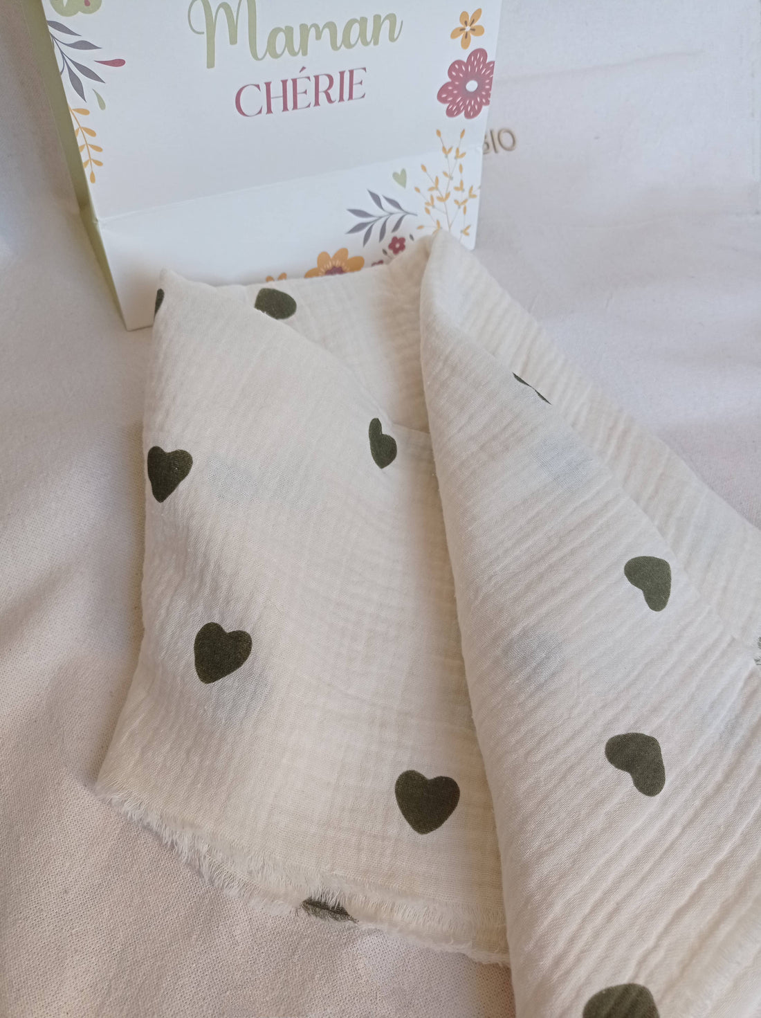 foulard en coton biologique blanc lin imprimés coeur avec sac cadeau Maman chérie