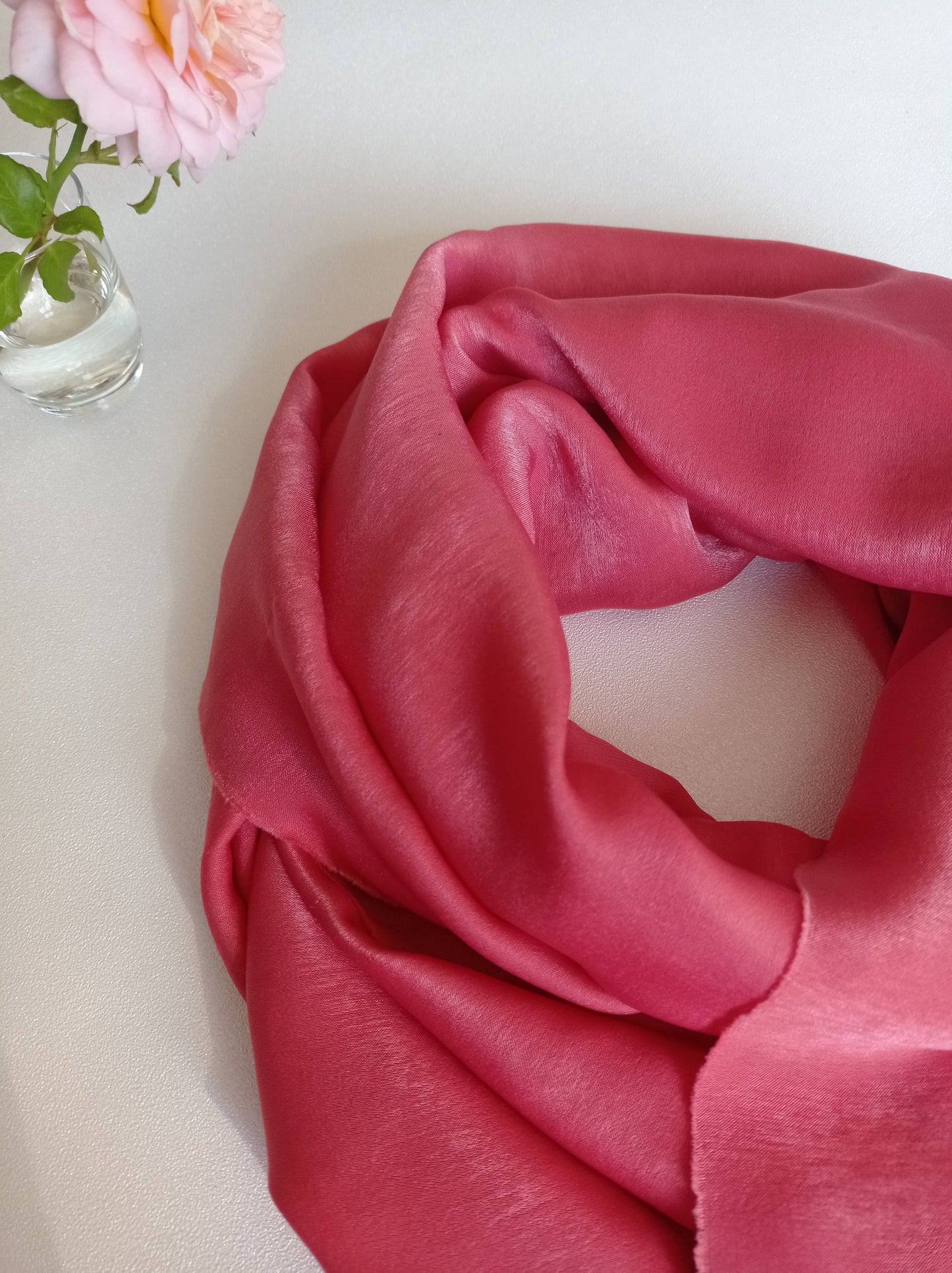 En Satin recyclé - Foulard "Corail rosé" | Made in France