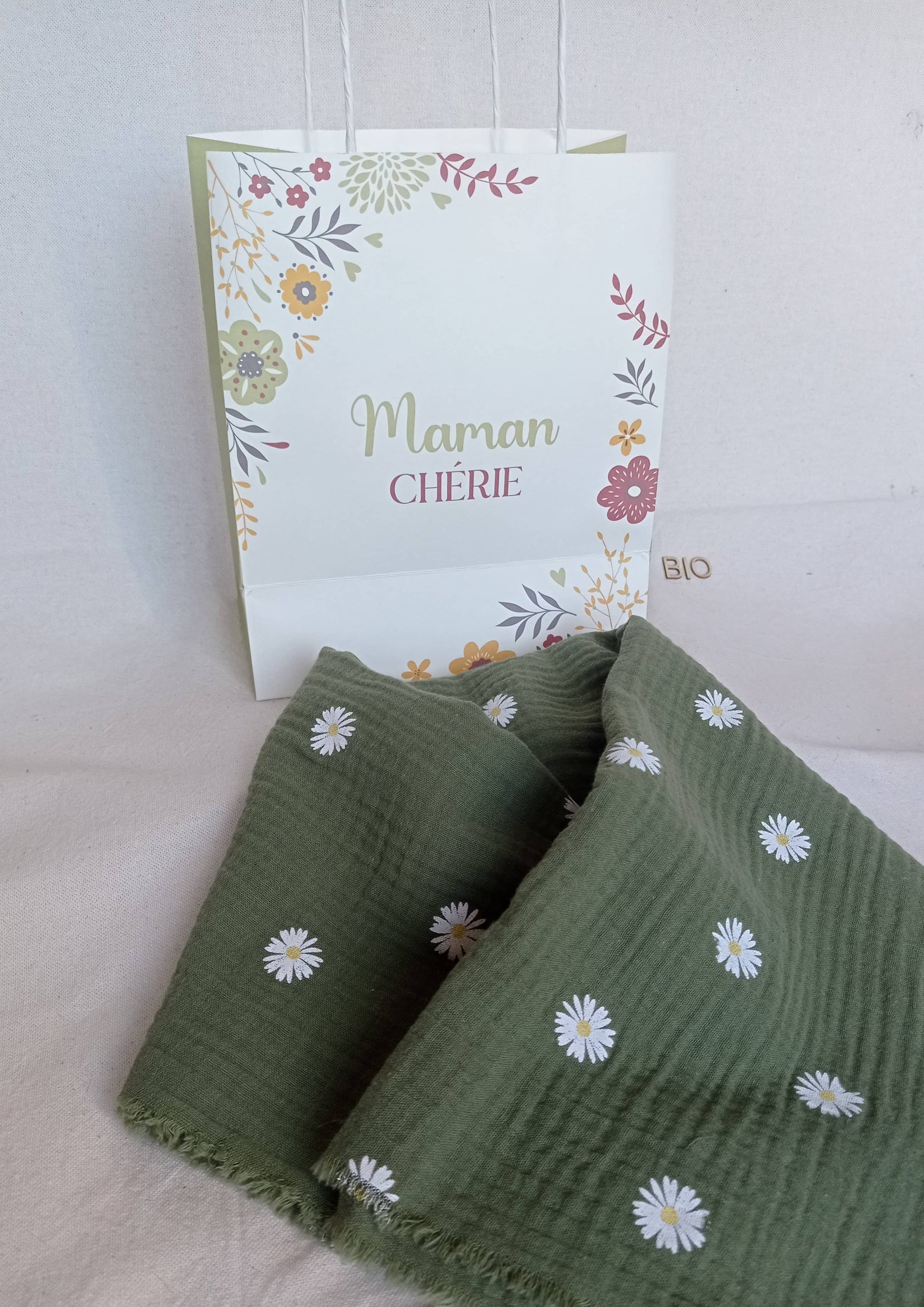 cadeau maman foulard vert olive marguerite