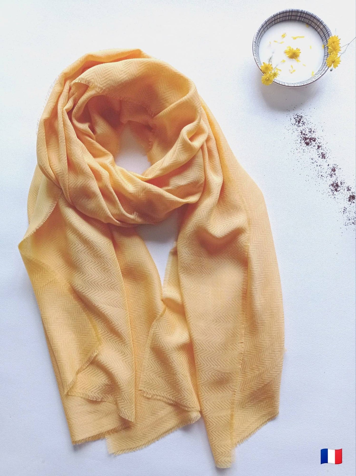 foulard soyeux jaune pastel indication france