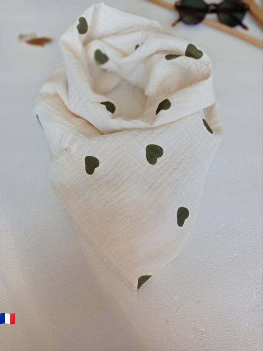 foulard blanc lin motif coeur vert