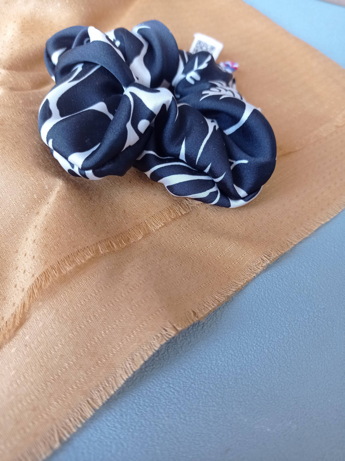 En Aloe Vera BIO - Foulard soyeux "Safran doré", Existe en carré | Made in France