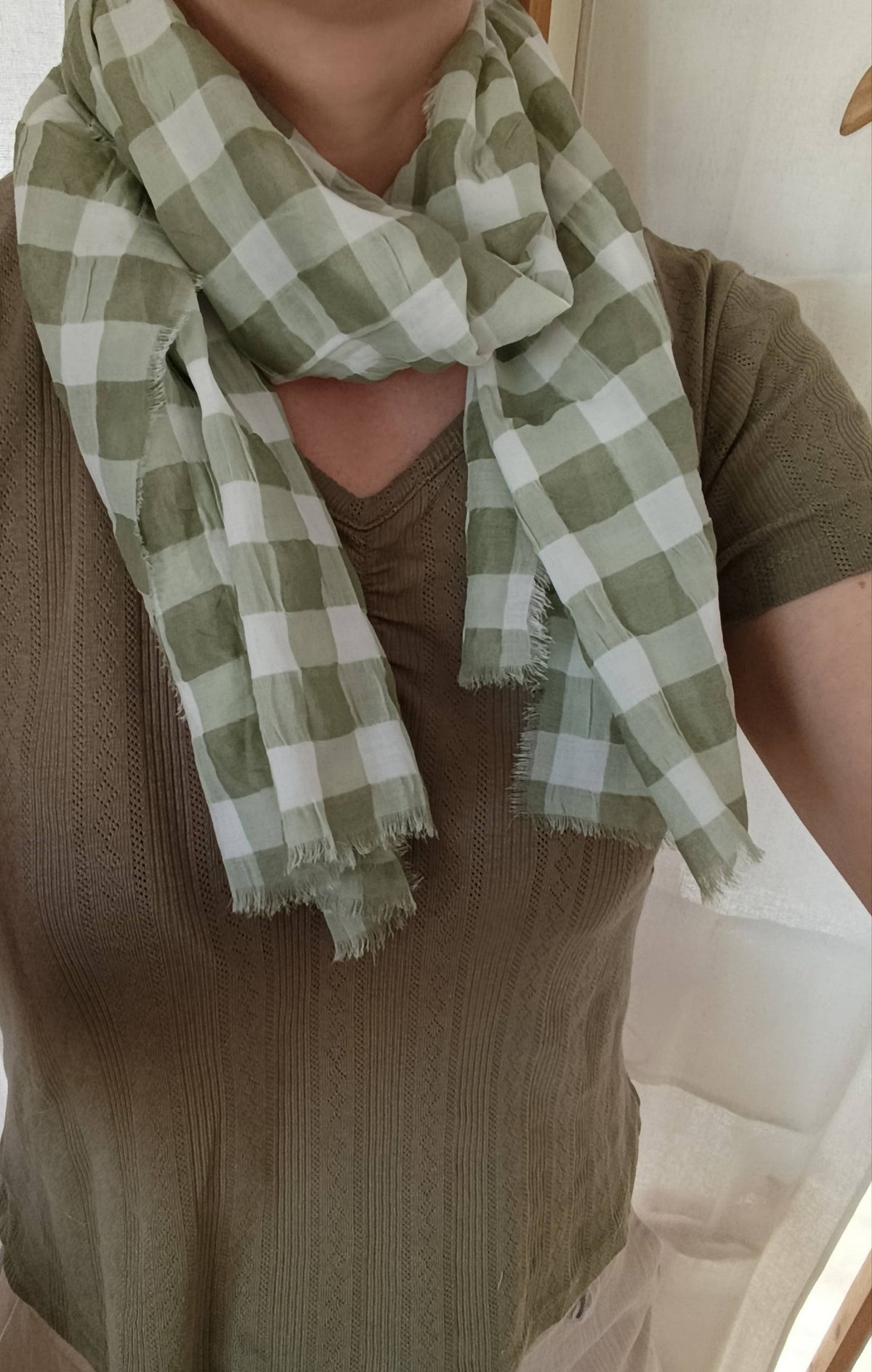 Foulard "La petite Tropézienne" en coton Oeko-Tex®, imprimé vichy carreaux vert blanc, existe en Bandana | 100% Made in France