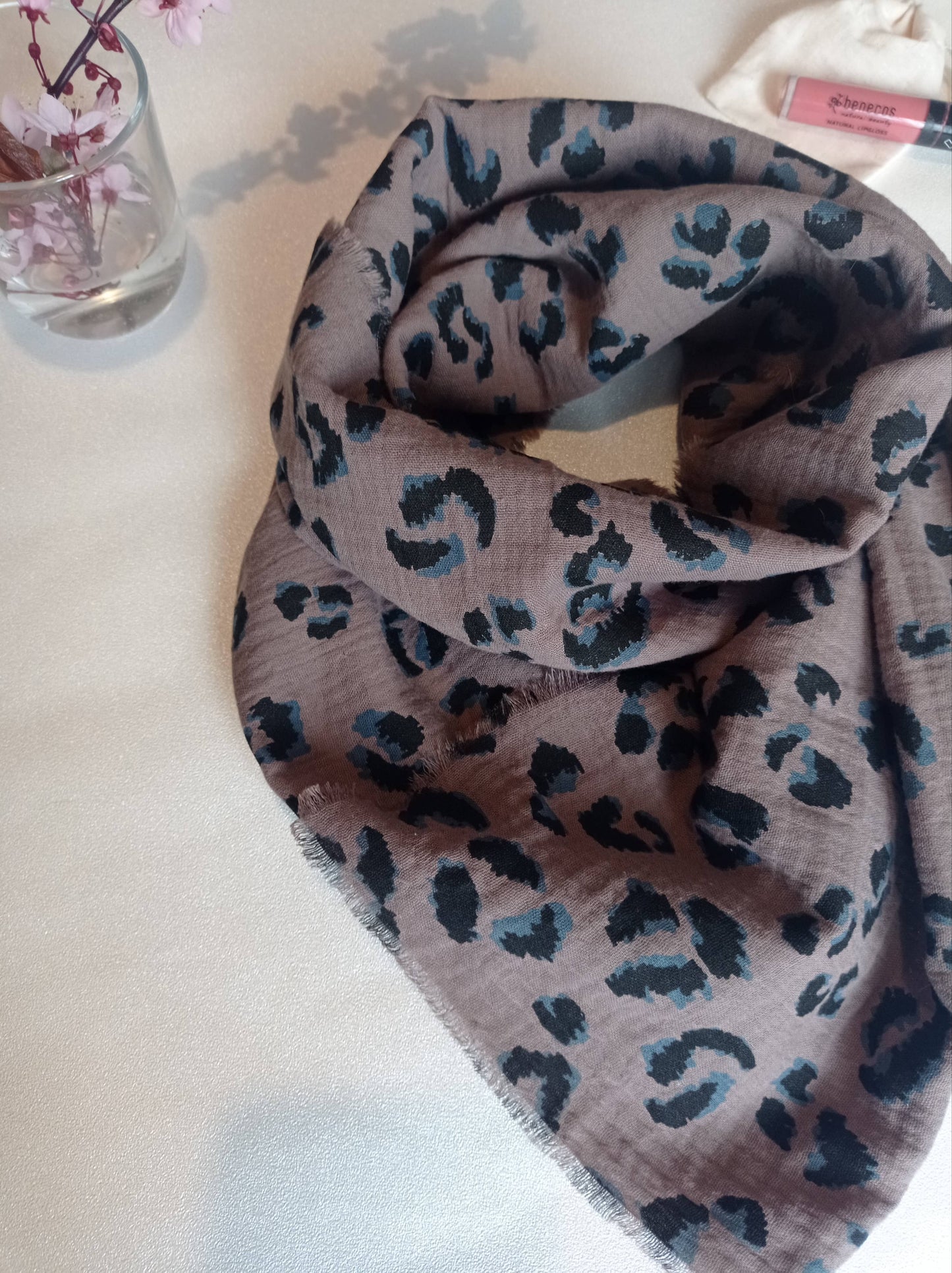 Foulard "Bagheera Bleu" en Coton Oeko-Tex®, gris imprimé léopard, Existe en Écharpe | Made in France